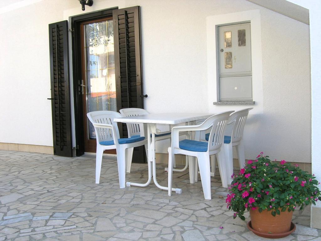 Apartmani Dolencic Krk Town Buitenkant foto