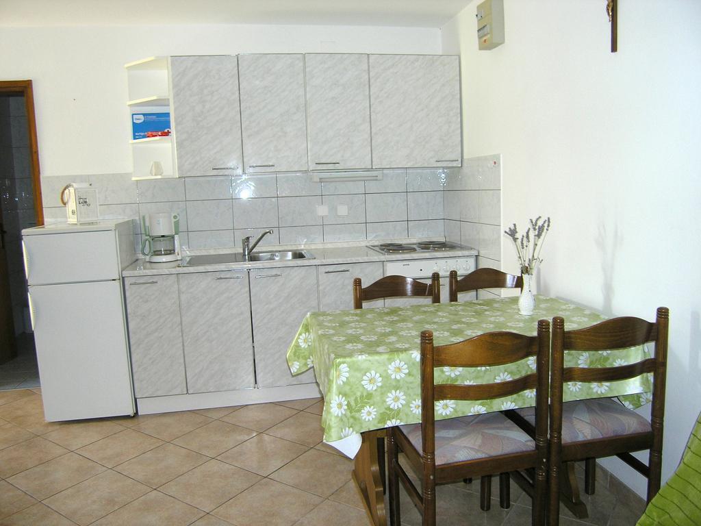 Apartmani Dolencic Krk Town Buitenkant foto