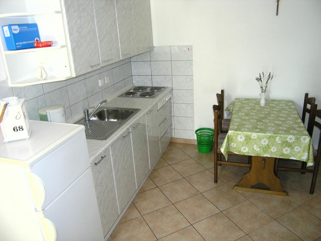 Apartmani Dolencic Krk Town Buitenkant foto
