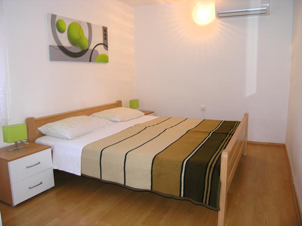 Apartmani Dolencic Krk Town Buitenkant foto