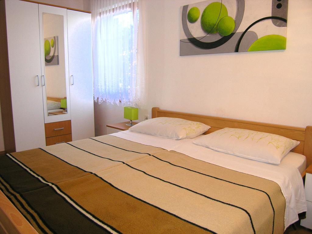 Apartmani Dolencic Krk Town Buitenkant foto