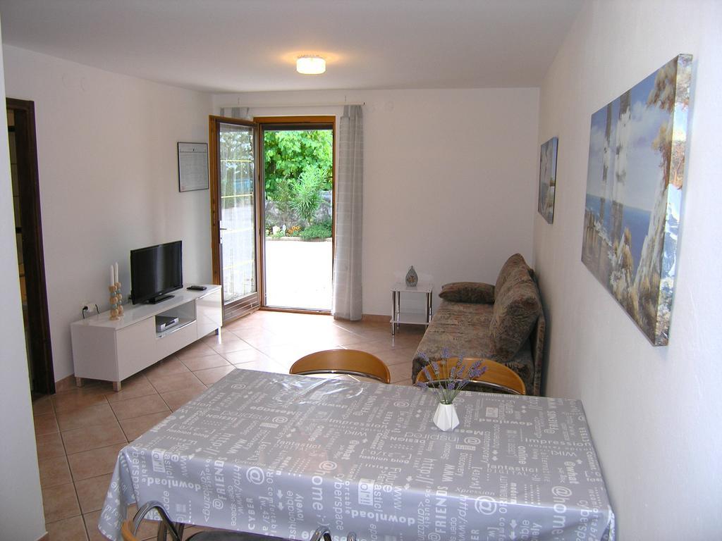 Apartmani Dolencic Krk Town Buitenkant foto