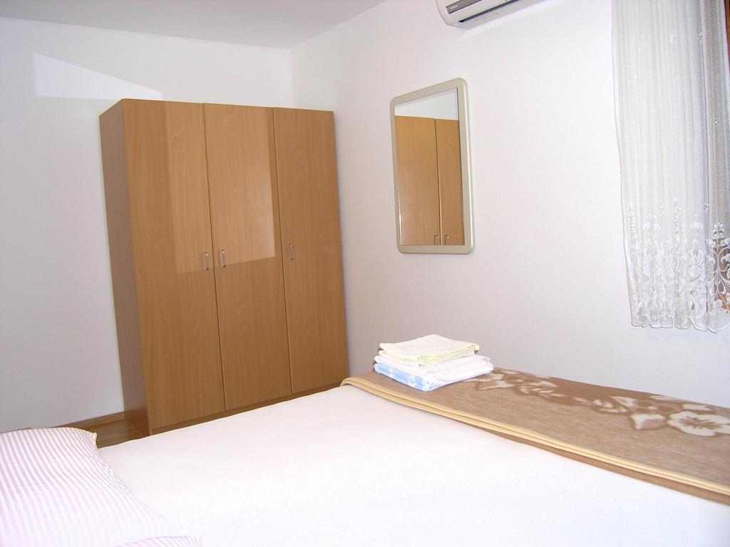 Apartmani Dolencic Krk Town Buitenkant foto