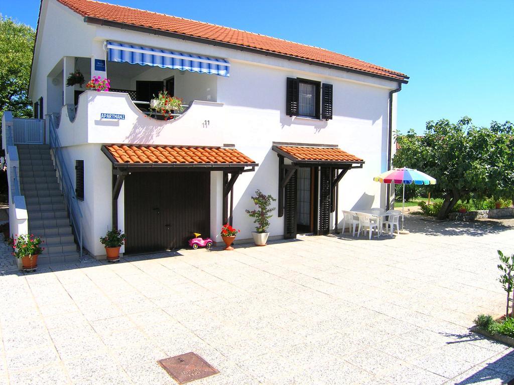 Apartmani Dolencic Krk Town Buitenkant foto