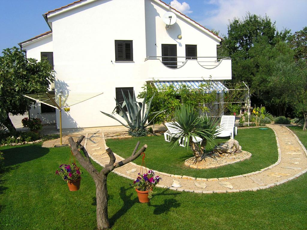 Apartmani Dolencic Krk Town Buitenkant foto